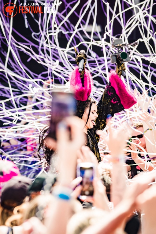 Davina Michelle op Pinkpop 2024 - Zondag foto