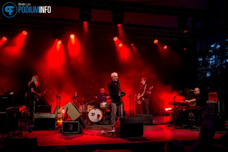 Raymond van het Groenewoud op Raymond van het Groenewoud - 28/06 - Openluchttheater De Goffert foto
