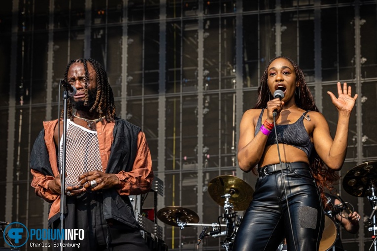 Young Fathers op Massive Attack - 27/06 - Spoorpark foto