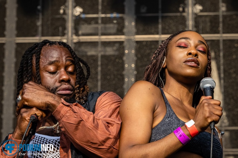 Young Fathers op Massive Attack - 27/06 - Spoorpark foto