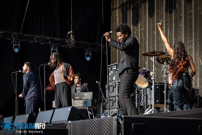 Young Fathers op Massive Attack - 27/06 - Spoorpark foto