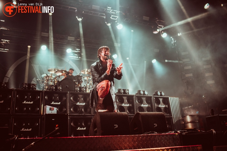 While She Sleeps op Jera On Air 2024 foto