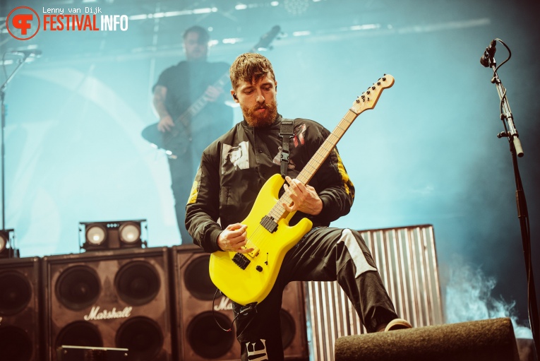 While She Sleeps op Jera On Air 2024 foto
