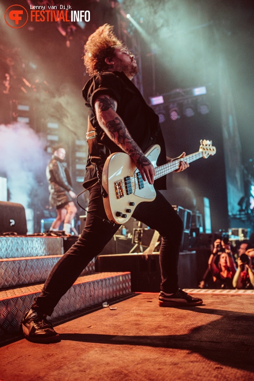 While She Sleeps op Jera On Air 2024 foto