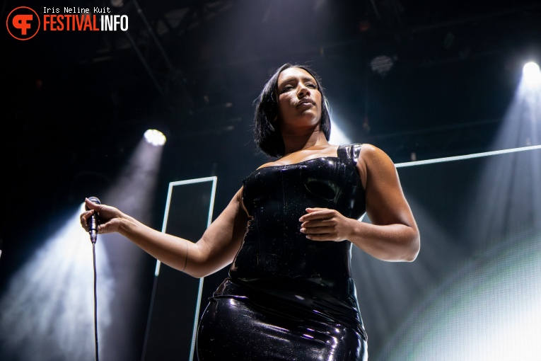 Naomi Sharon op Down The Rabbit Hole 2024 - Vrijdag foto