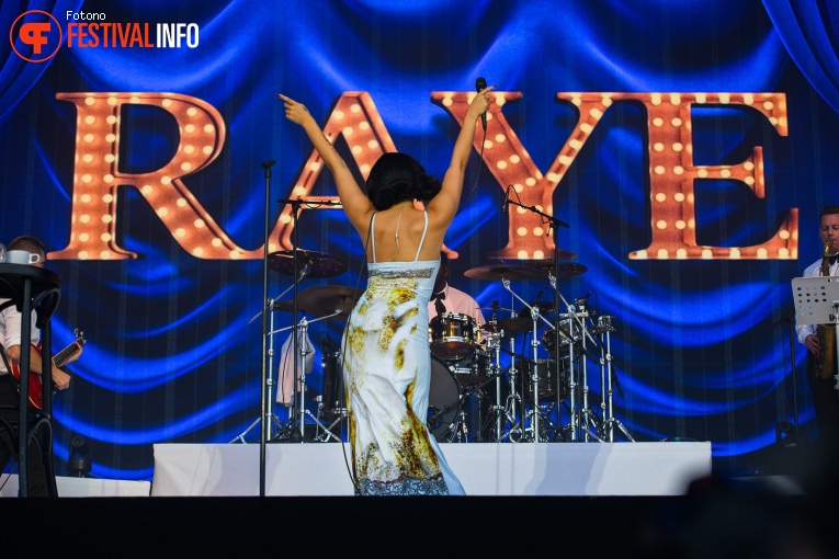 Raye op Down The Rabbit Hole 2024 - Vrijdag foto