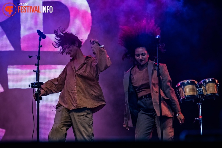 Yard Act op Down The Rabbit Hole 2024 - Vrijdag foto