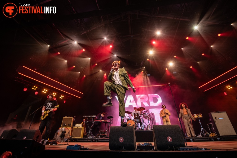 Yard Act op Down The Rabbit Hole 2024 - Vrijdag foto