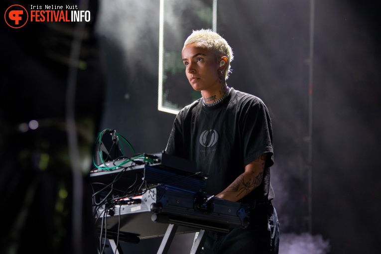 Naomi Sharon op Down The Rabbit Hole 2024 - Vrijdag foto