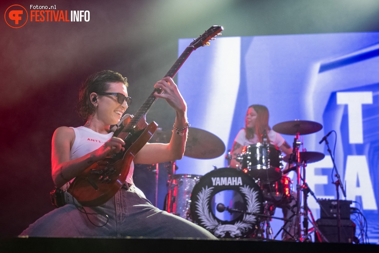 The Beaches op Down The Rabbit Hole 2024 - Zondag foto
