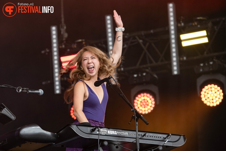 Sammy Rae & The Friends op Down The Rabbit Hole 2024 - Zondag foto