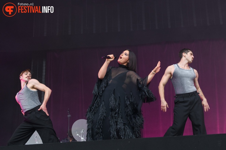 Jessie Ware op Down The Rabbit Hole 2024 - Zondag foto