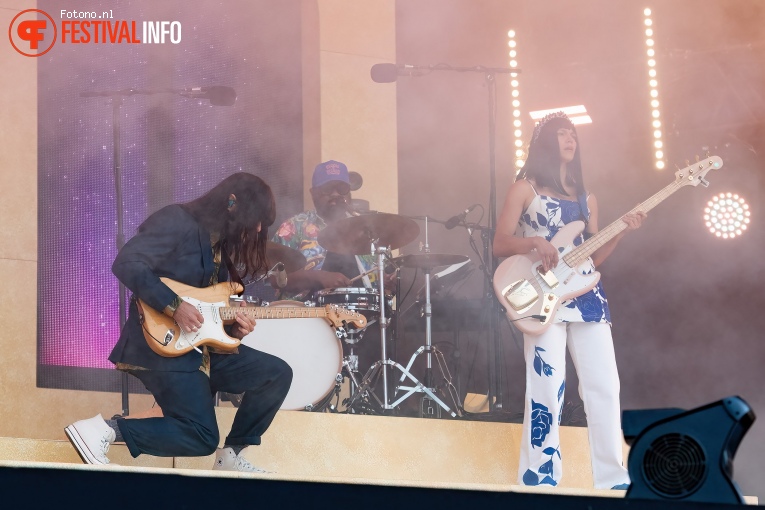 Khruangbin op Down The Rabbit Hole 2024 - Zondag foto