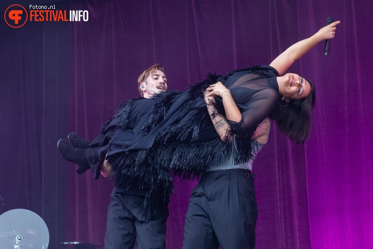 Jessie Ware op Down The Rabbit Hole 2024 - Zondag foto