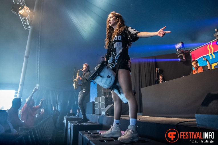 Danique Kos op Gelderpop 2024 foto