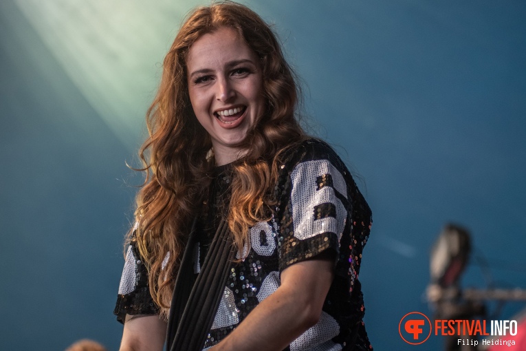 Danique Kos op Gelderpop 2024 foto