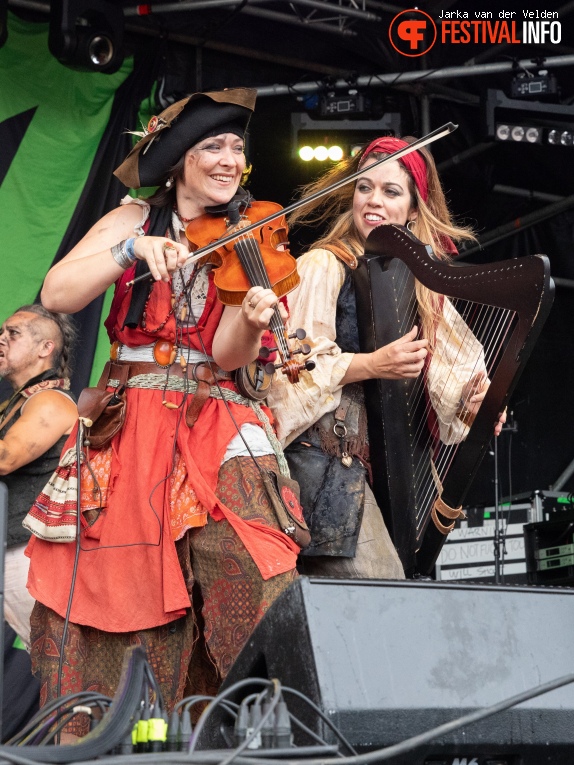 Ye Banished Privateers op Pirate Metal Party 2024 foto