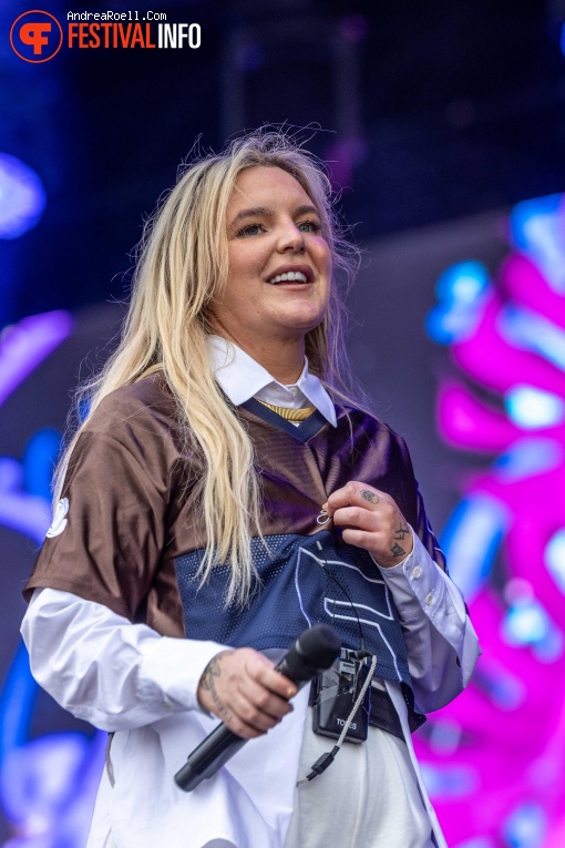 Tones and I op Zwarte Cross 2024 - Zondag foto