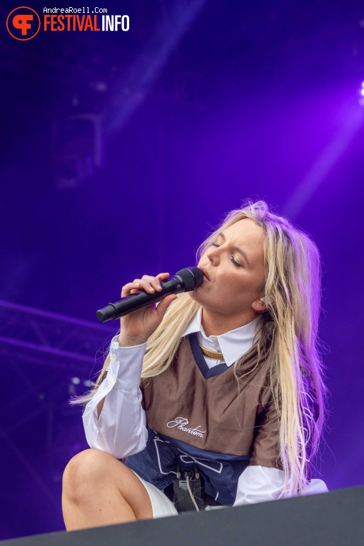 Tones and I op Zwarte Cross 2024 - Zondag foto