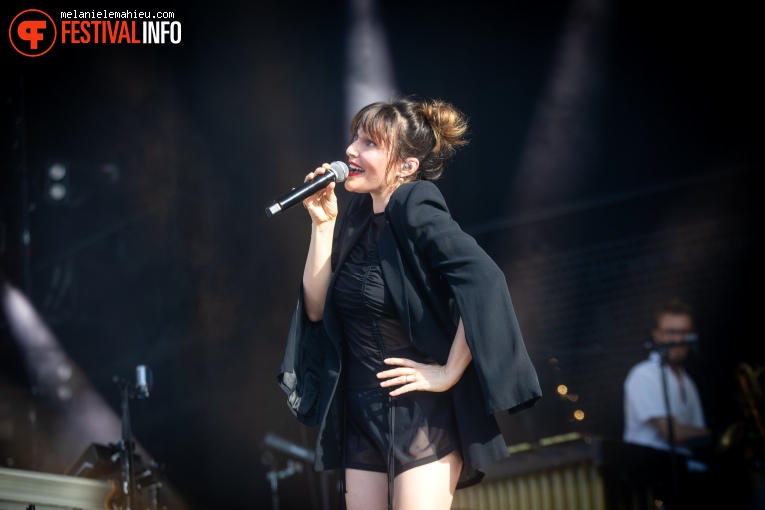 Caravan Palace op Paléo 2024 foto