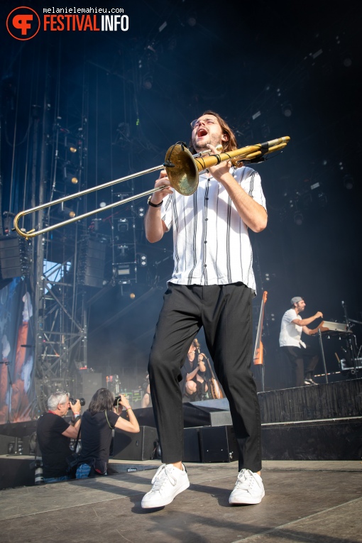 Caravan Palace op Paléo 2024 foto