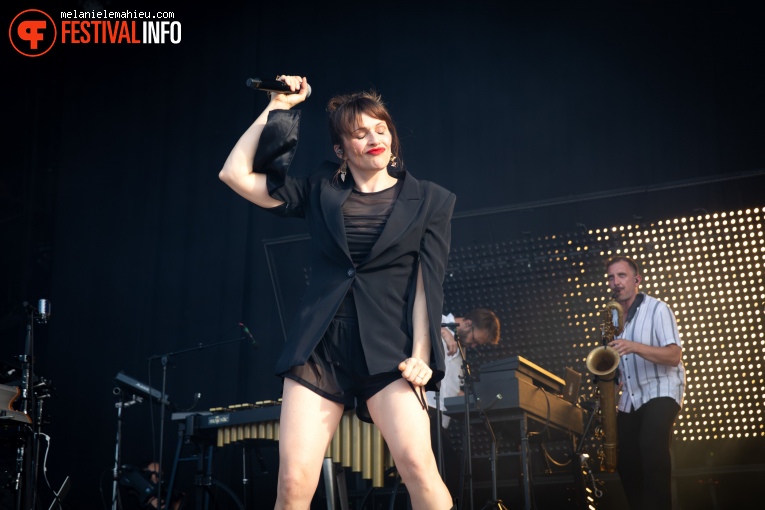 Caravan Palace op Paléo 2024 foto