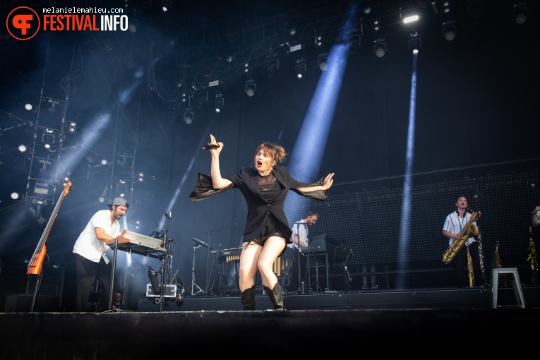 Caravan Palace op Paléo 2024 foto