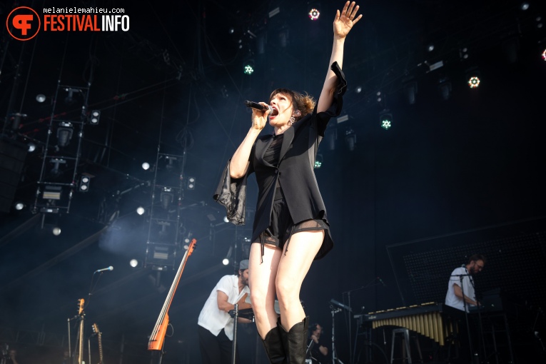 Caravan Palace op Paléo 2024 foto