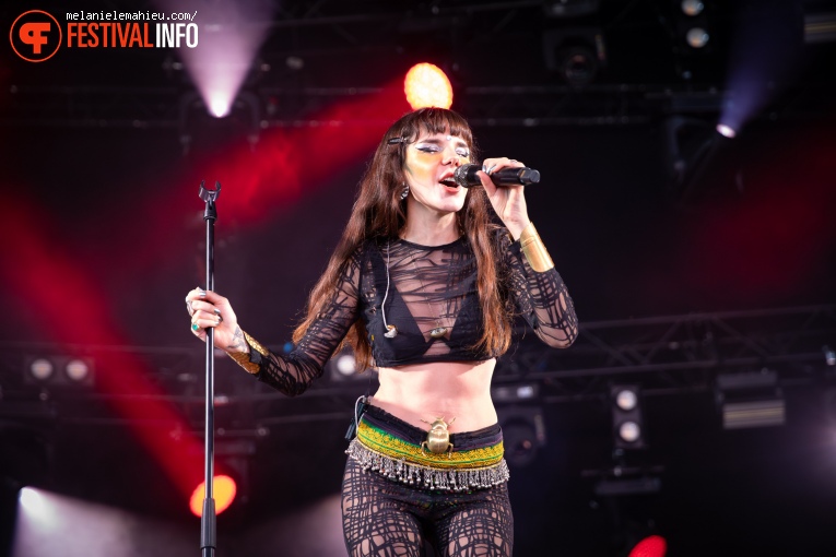 Gaye Su Akyol op Paléo 2024 foto