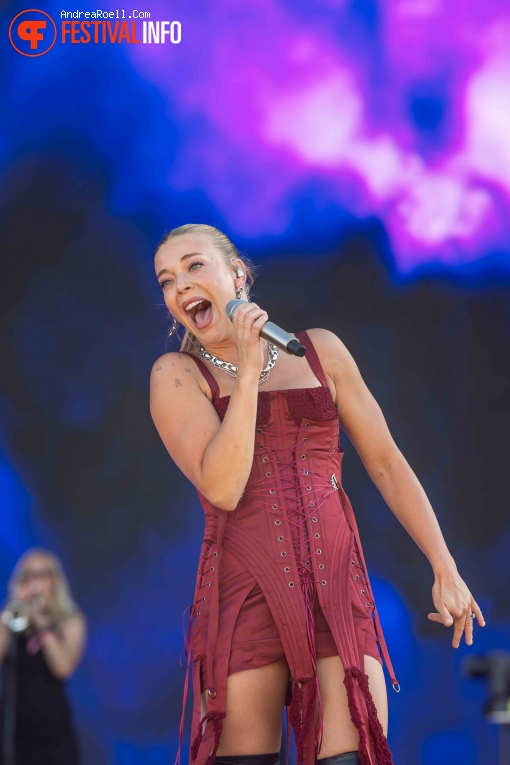 Becky Hill op Sziget 2024 - Zondag foto