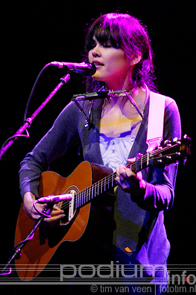 Priscilla Ahn op Ray Lamontagne - 27/2 - Tivoli foto
