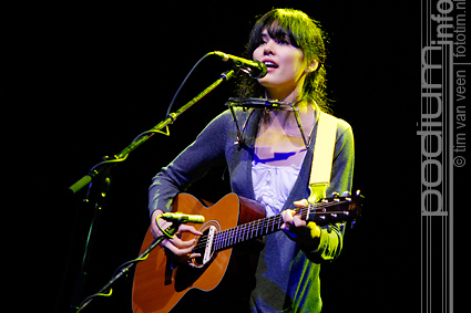 Priscilla Ahn op Ray Lamontagne - 27/2 - Tivoli foto