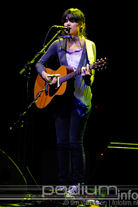 Priscilla Ahn op Ray Lamontagne - 27/2 - Tivoli foto