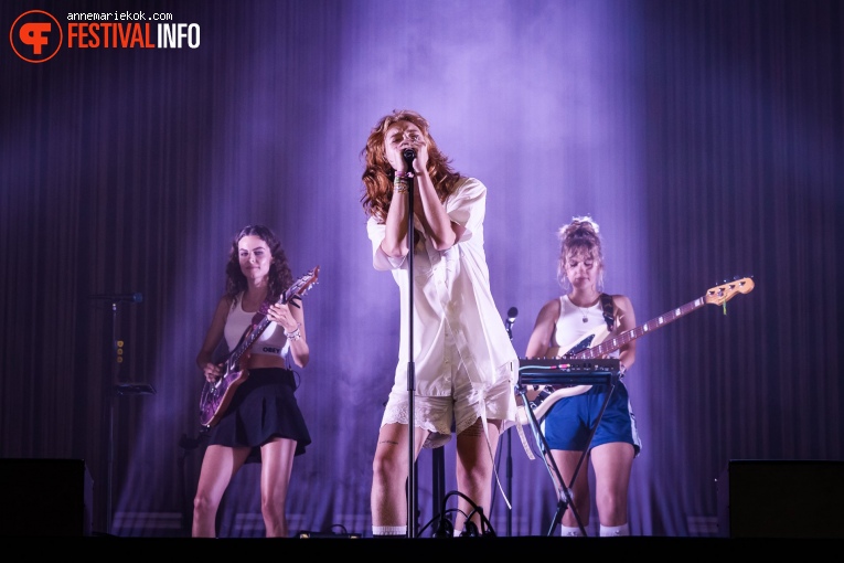 Froukje op Lowlands 2024 - Vrijdag foto