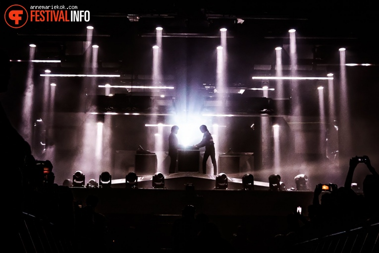 Justice (F) op Lowlands 2024 - Vrijdag foto