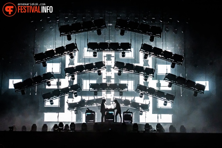Justice (F) op Lowlands 2024 - Vrijdag foto
