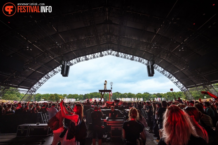Froukje op Lowlands 2024 - Vrijdag foto