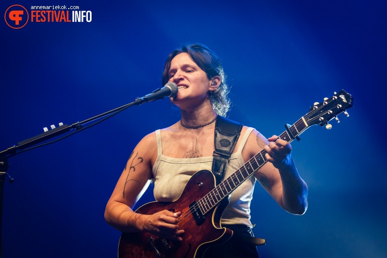 Big Thief op Lowlands 2024 - Vrijdag foto
