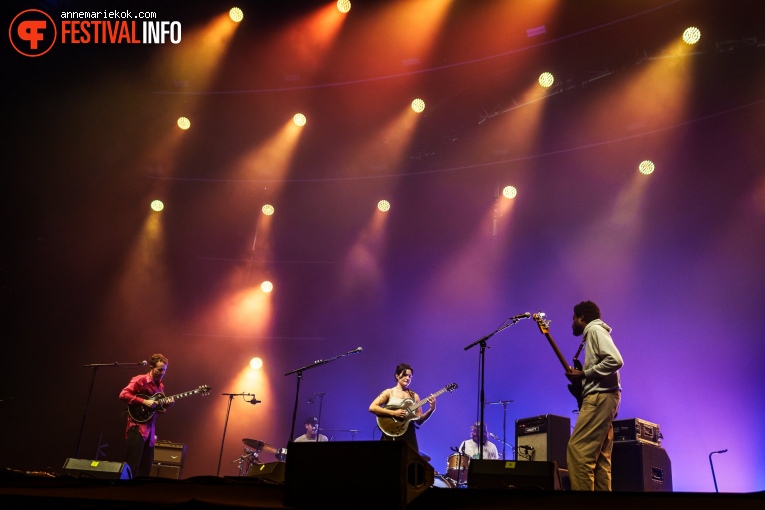 Big Thief op Lowlands 2024 - Vrijdag foto