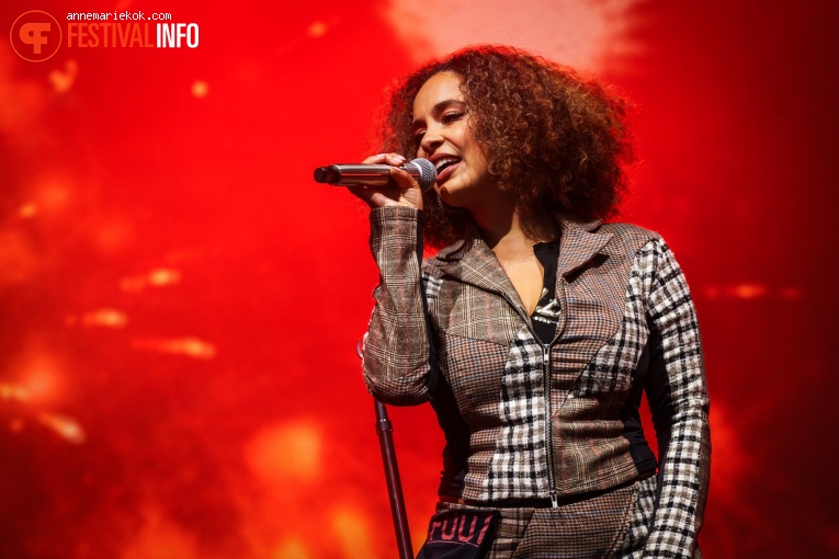 Jorja Smith op Lowlands 2024 - Zaterdag foto