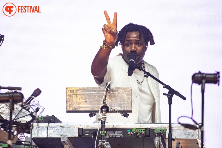 Sampha op Lowlands 2024 - Zaterdag foto