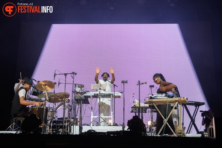 Sampha op Lowlands 2024 - Zaterdag foto