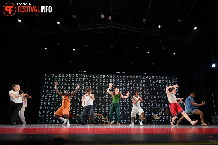 Conny Janssen Danst op Lowlands 2024 - Zondag foto