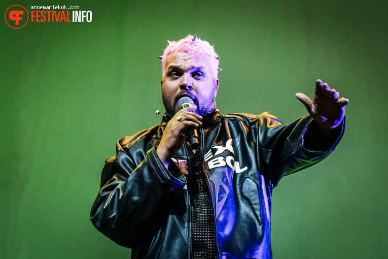 Goldband op Lowlands 2024 - Zondag foto