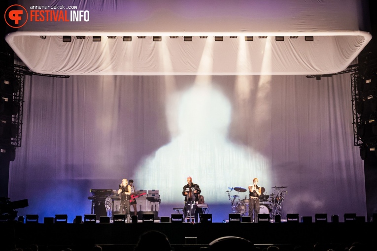 Goldband op Lowlands 2024 - Zondag foto