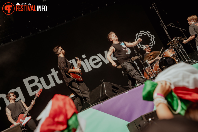 Nothing But Thieves op Superbloom Festival 2024 foto