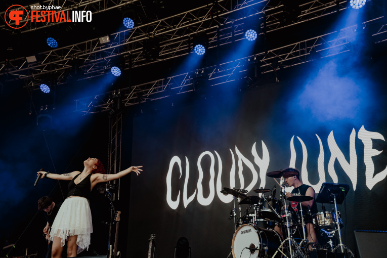 Cloudy June op Superbloom Festival 2024 foto