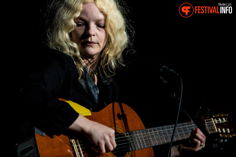 Jessica Pratt op TakeRoot Festival 2024 foto