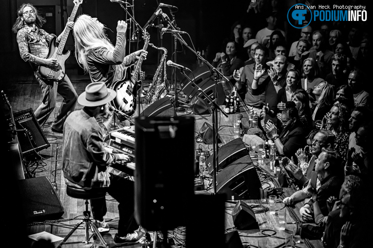 Young Gun Silver Fox op Young Gun Silver Fox - 04/12 - TivoliVredenburg foto