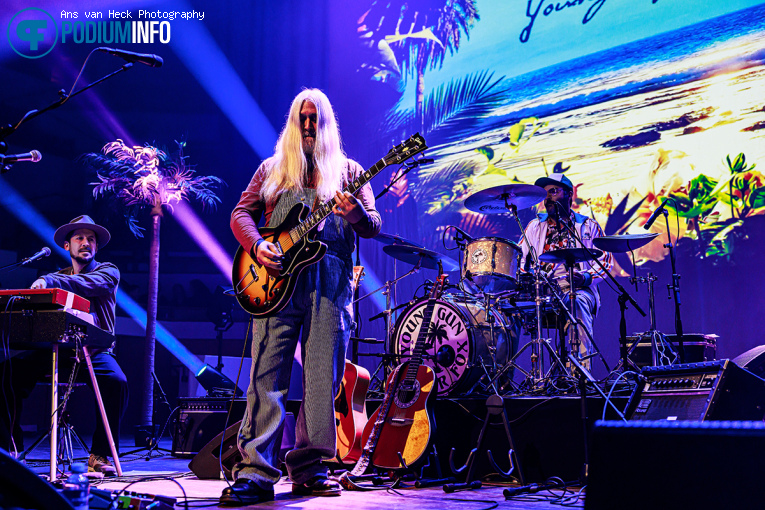 Young Gun Silver Fox op Young Gun Silver Fox - 04/12 - TivoliVredenburg foto